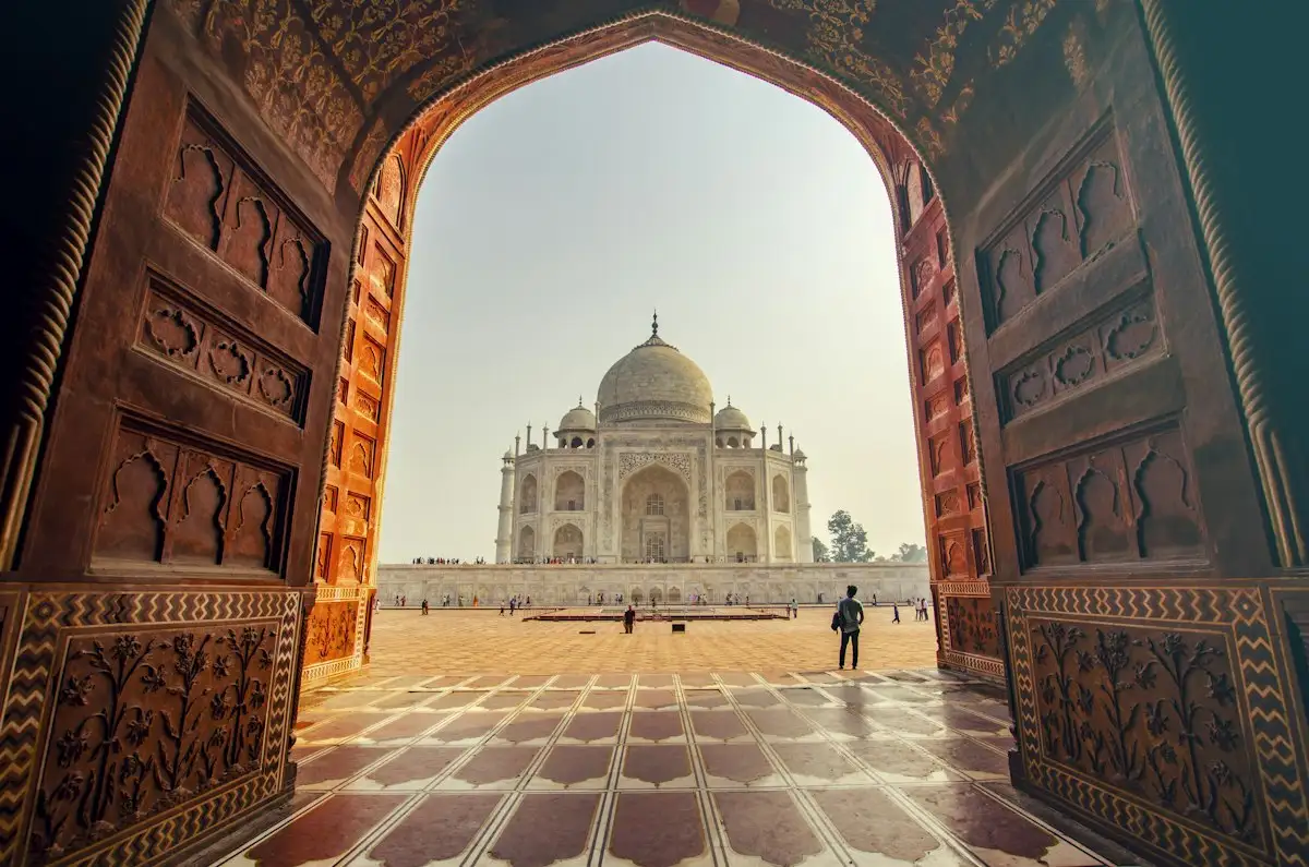 Traditional Tours and Travels Guide at Taj Mahal